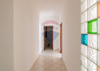 Hall / corridoio - Appartamento Via Floristella
 
21, Acireale - foto 24