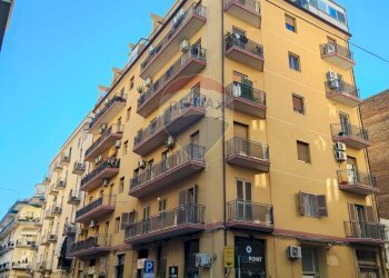 Edificio all\'aperto - Appartamento Via Genova
 
18, Catania - foto 1