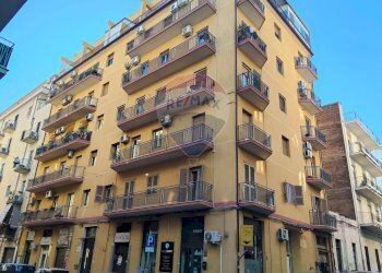 Edificio all\'aperto - Appartamento Via Genova
 
18, Catania - foto 3