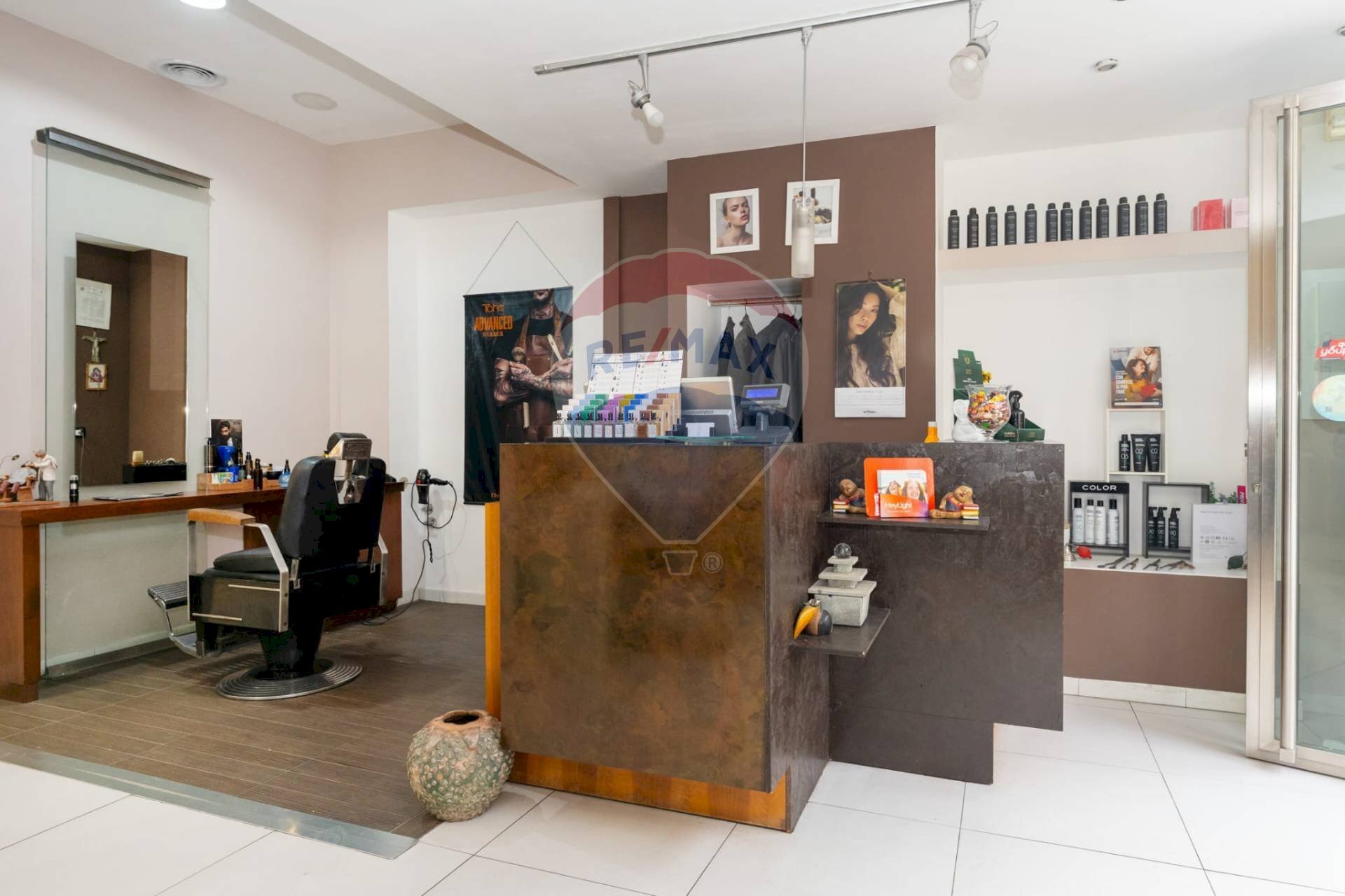 Soggiorno - Locale Commerciale via nuovaluce
 
97, Tremestieri Etneo - foto 1