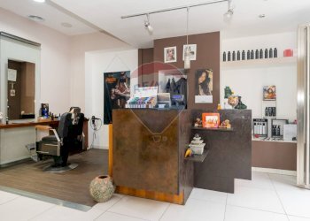 Soggiorno - Locale Commerciale via nuovaluce
97, Tremestieri Etneo - foto 1