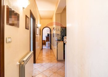 Hall / corridoio - Trilocale Via della Regione
 
7, Viagrande - foto 18