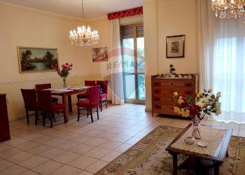 Salone - Appartamento Via Giuseppe Pitre'
 
12, Catania - foto 1