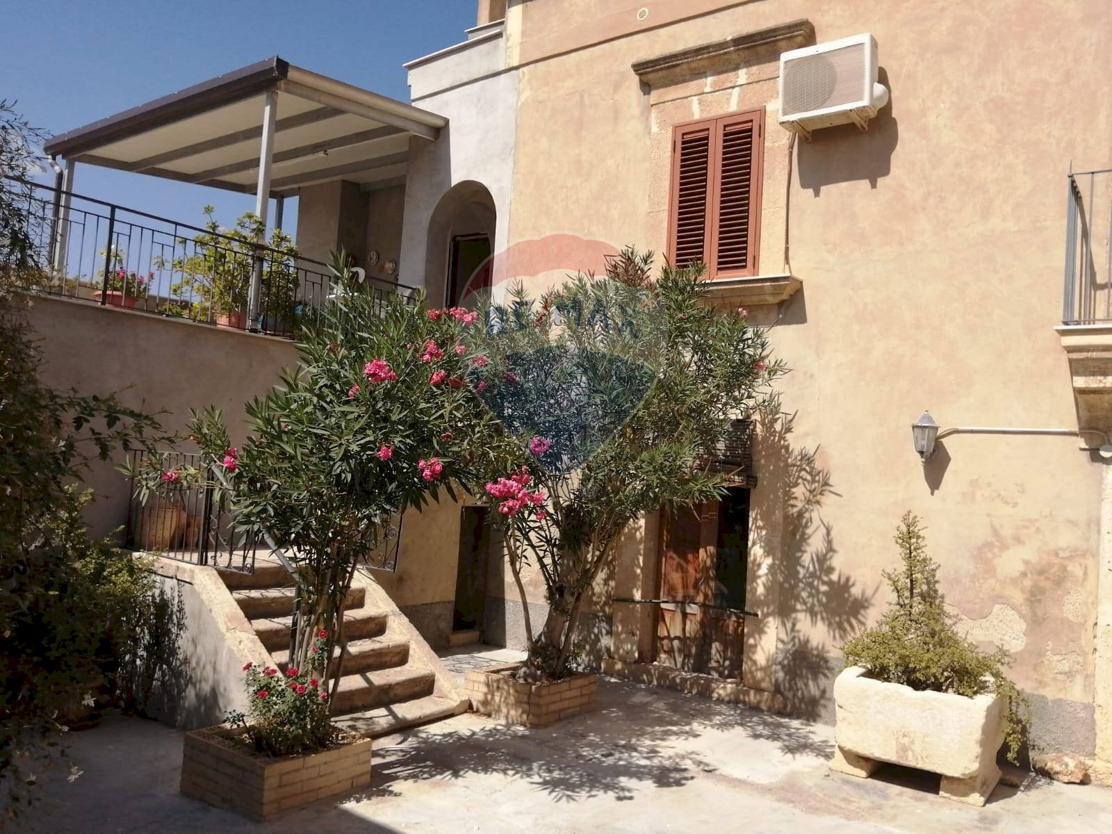 Casa all\'aperto - Casa indipendente Via Madonna della Pietra
 
SNC, Mineo - foto 1