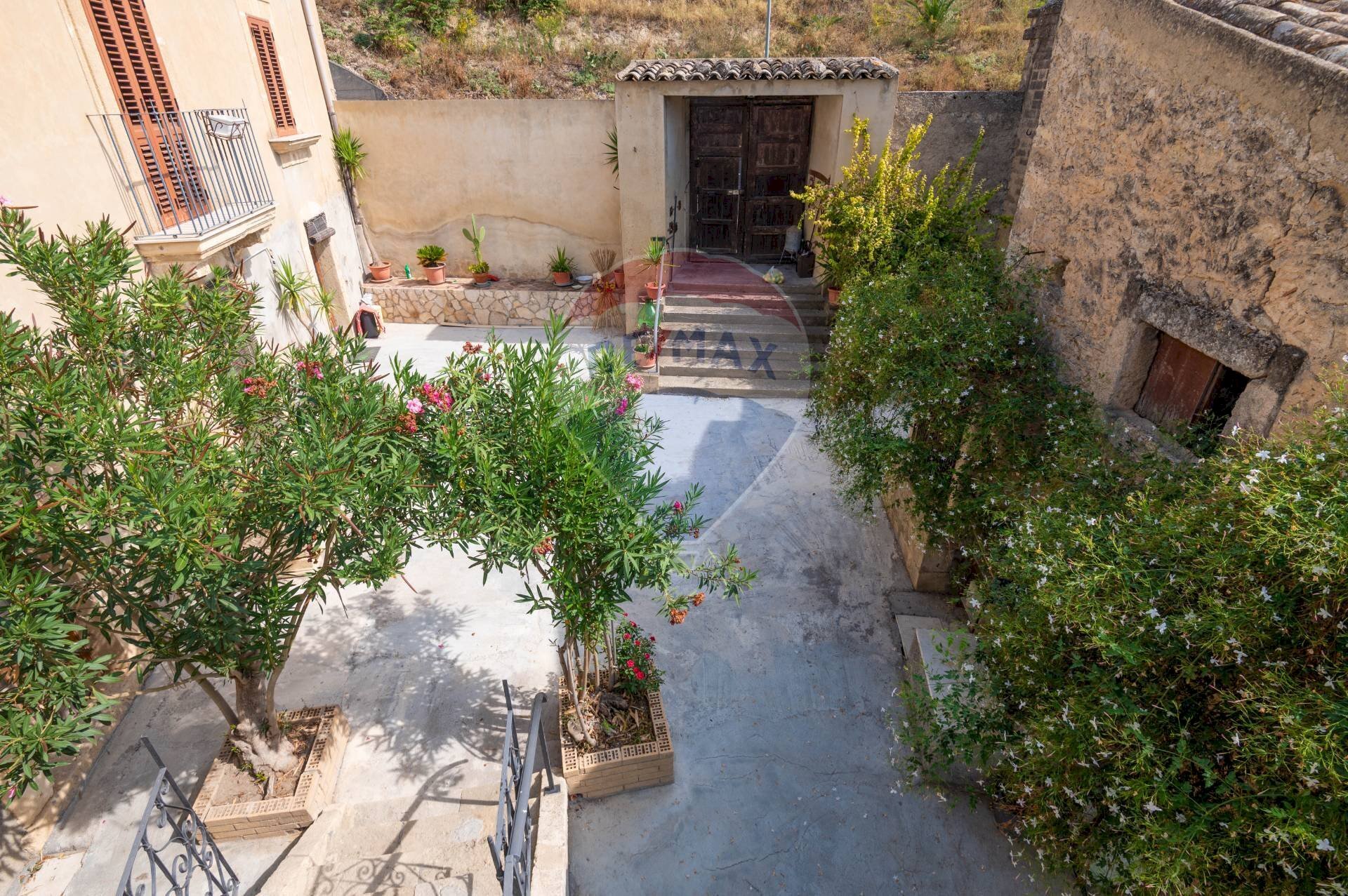 Giardino - Casa indipendente Via Madonna della Pietra
SNC, Mineo - foto 2