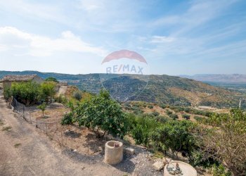Vista delle montagne - Casa indipendente Via Madonna della Pietra
 
SNC, Mineo - foto 25