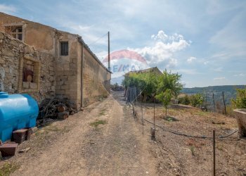 Casa all\'aperto - Casa indipendente Via Madonna della Pietra
 
SNC, Mineo - foto 49