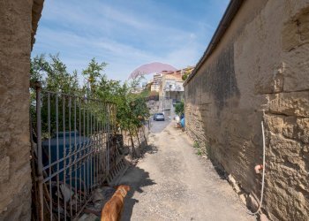Edificio all\'aperto - Casa indipendente Via Madonna della Pietra
 
SNC, Mineo - foto 55