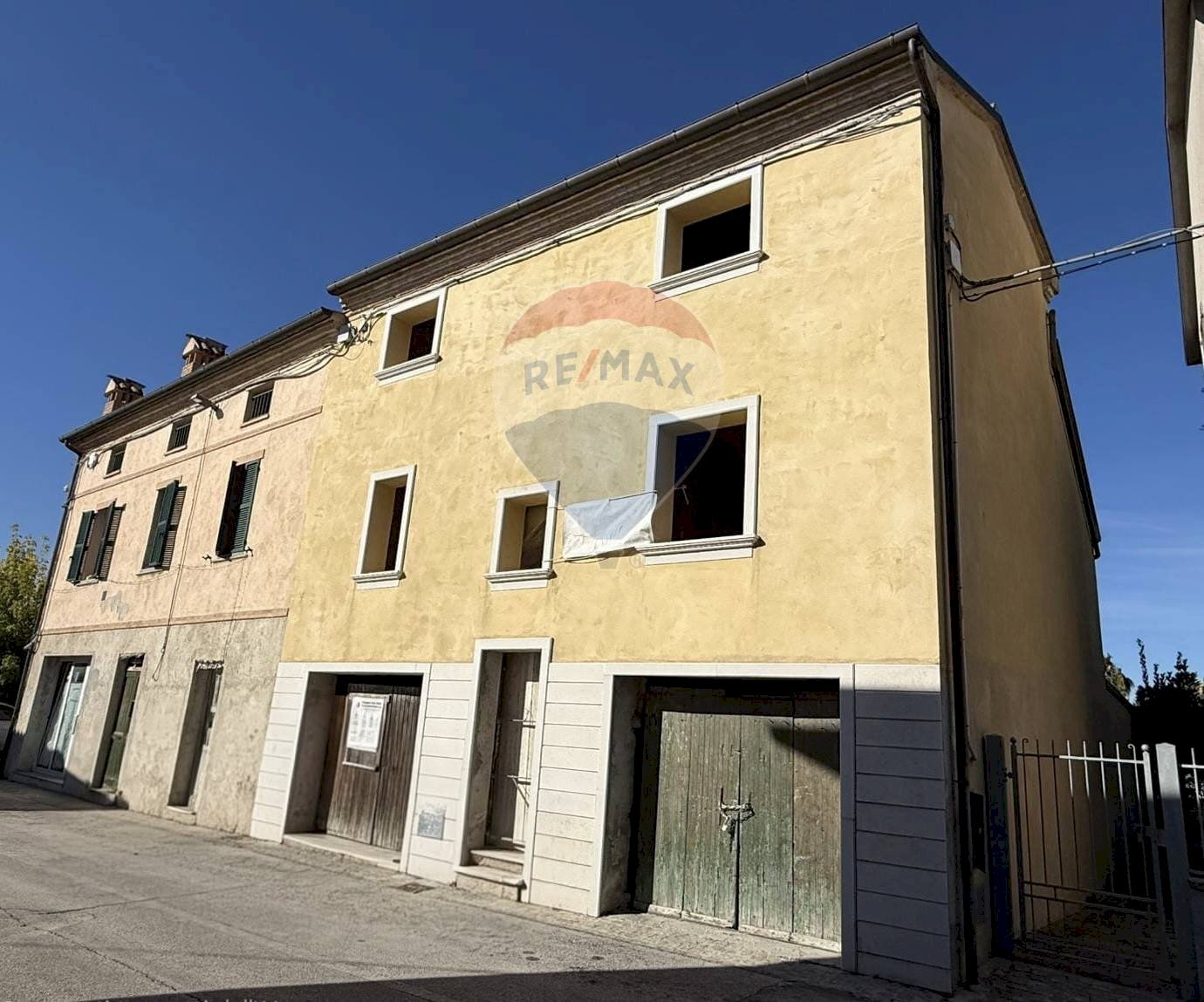 Edificio all\'aperto - Apartment via Piave
 
170, Santa Maria Nuova - photo 1