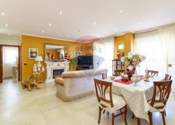 Sala da pranzo - Appartamento Via Wzì
 
137, Catania - foto 6