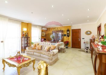 Sala da pranzo - Appartamento Via Wzì
 
137, Catania - foto 8