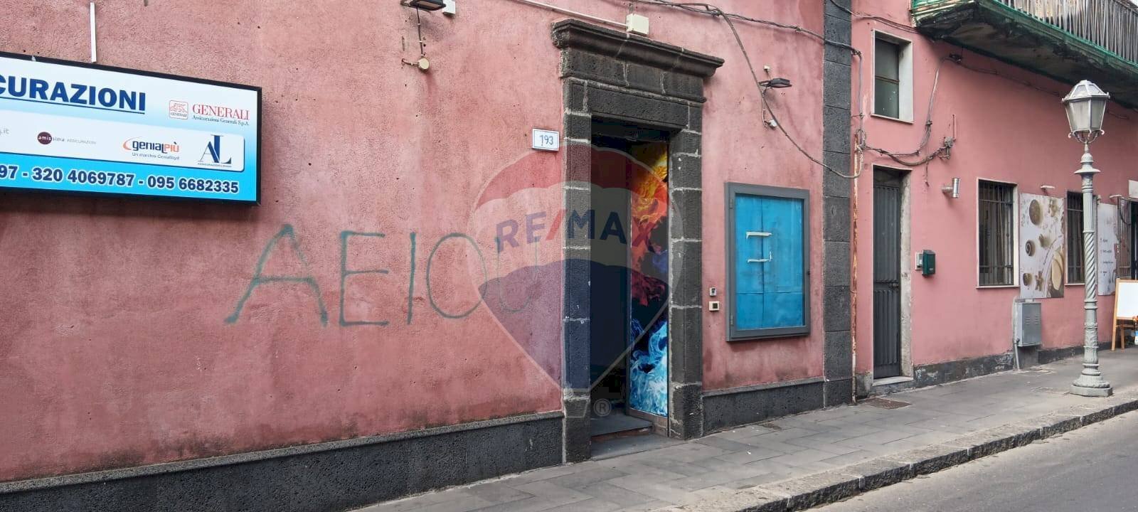 Edificio all\'aperto - Locale Commerciale via Etnea
 
193, Mascalucia - foto 1