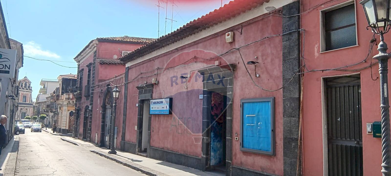 Edificio all\'aperto - Locale Commerciale via Etnea
 
193, Mascalucia - foto 2