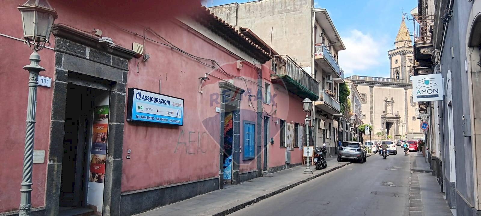 Edificio all\'aperto - Locale Commerciale via Etnea
 
193, Mascalucia - foto 3