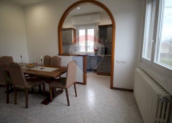 Sala da pranzo - Quadrilocale viale delle rimembranze
 
9, Ponte San Pietro - foto 7
