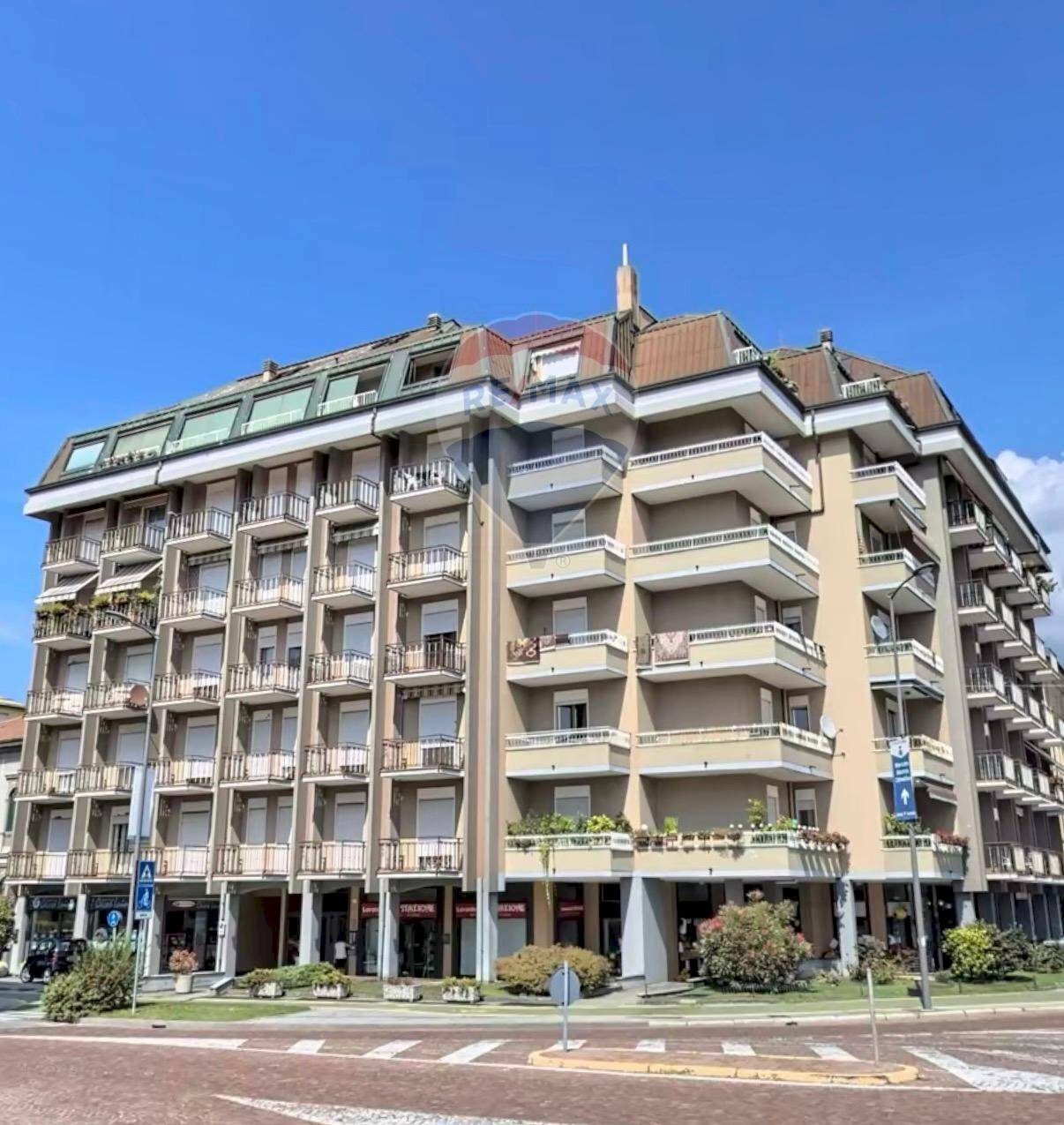 Edificio all\'aperto - Attico Piazza Marconi
 
24, Luino - foto 1