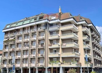 Edificio all\'aperto - Attico Piazza Marconi
 
24, Luino - foto 1