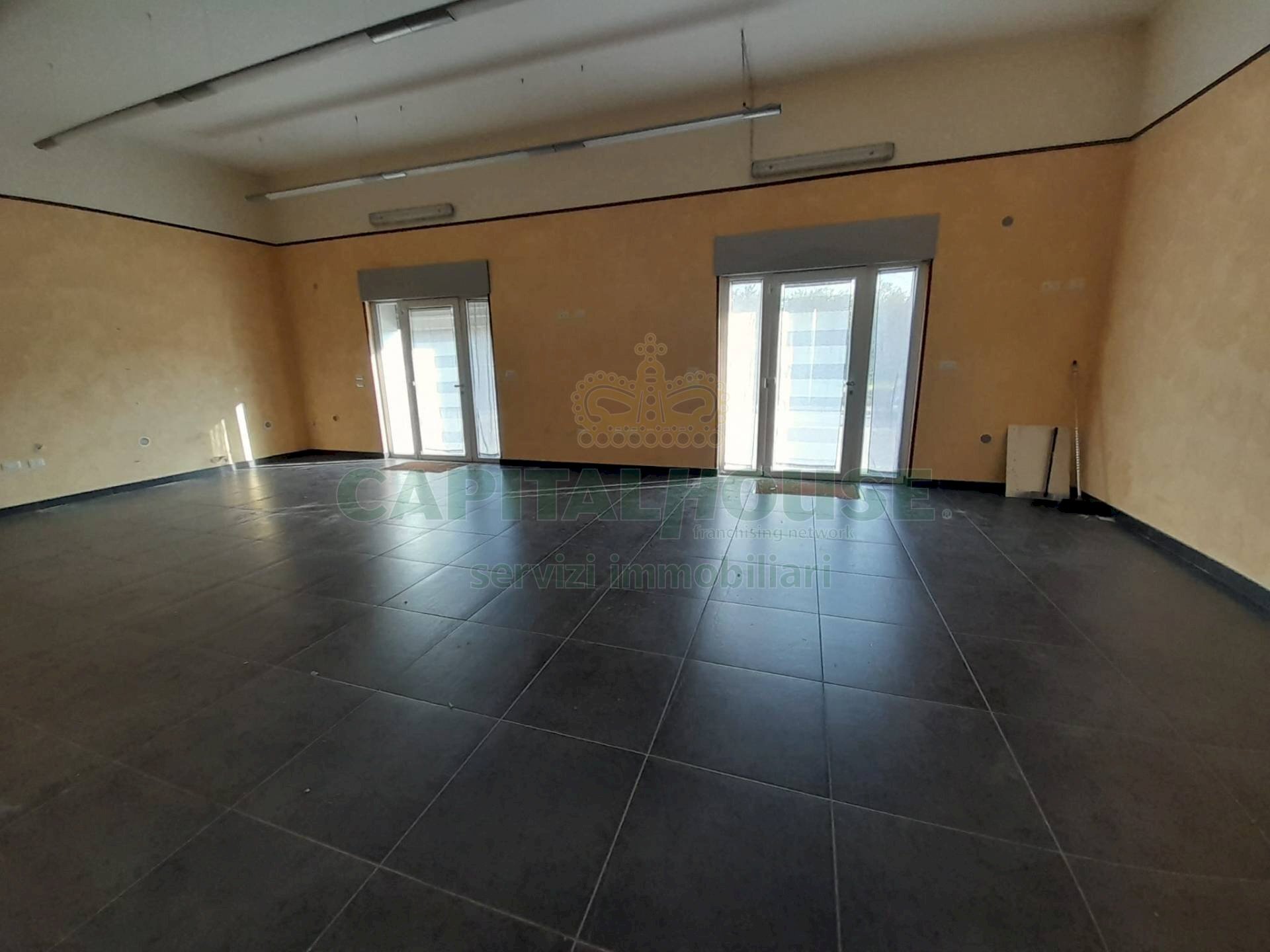 Foto 2 - Locale Commerciale Via XXV Aprile, Casagiove - foto 2