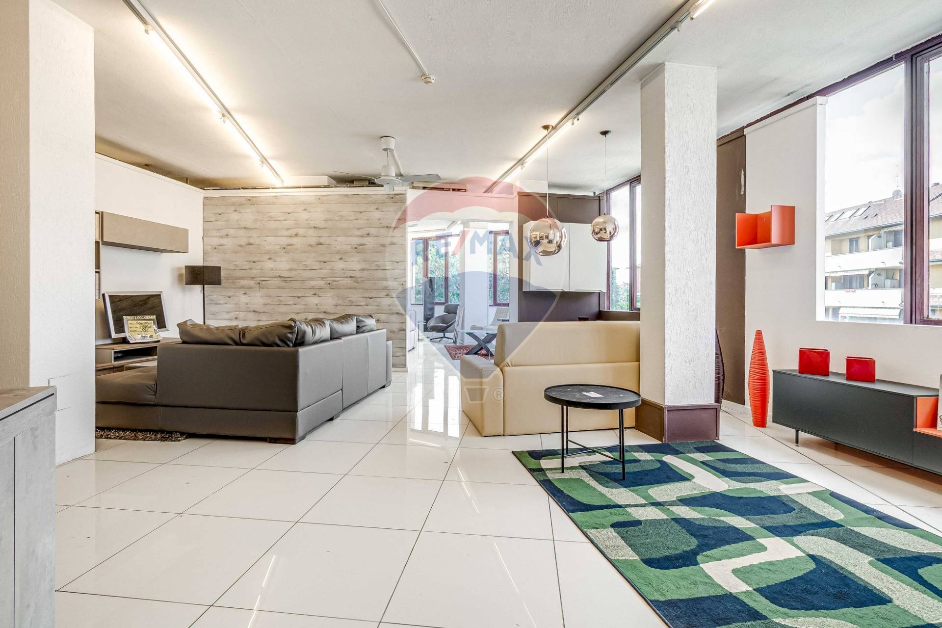 Soggiorno - Commercial Premises via sempione, Busto Arsizio - photo 1