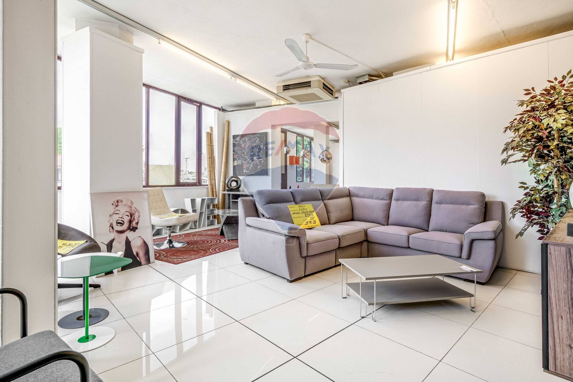 Soggiorno - Commercial Premises via sempione, Busto Arsizio - photo 2