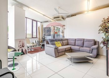 Soggiorno - Commercial Premises via sempione, Busto Arsizio - photo 2