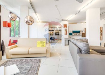 Soggiorno - Commercial Premises via sempione, Busto Arsizio - photo 3