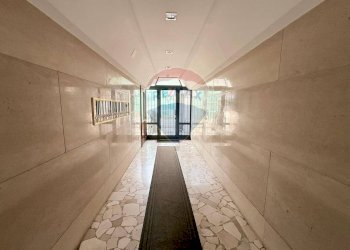 Ricezione / Lobby - Quadrilocale San Giacomo dei Capri
 
125 A, Napoli - foto 3