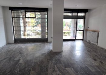 Foto 11 - Commercial Premises Via Leopardi
1, Opera - photo 11