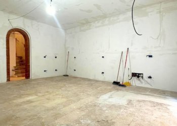 Stanza non arredata - Negozio piazza Venezia, 5, Roma (zona Centro Storico) - foto 2