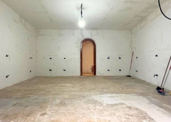 Stanza non arredata - Negozio piazza Venezia, 5, Roma (zona Centro Storico) - foto 5