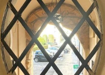 Interno palazzo - Negozio piazza Venezia, 5, Roma (zona Centro Storico) - foto 10