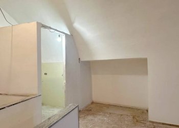 Interno palazzo - Negozio piazza Venezia, 5, Roma (zona Centro Storico) - foto 11