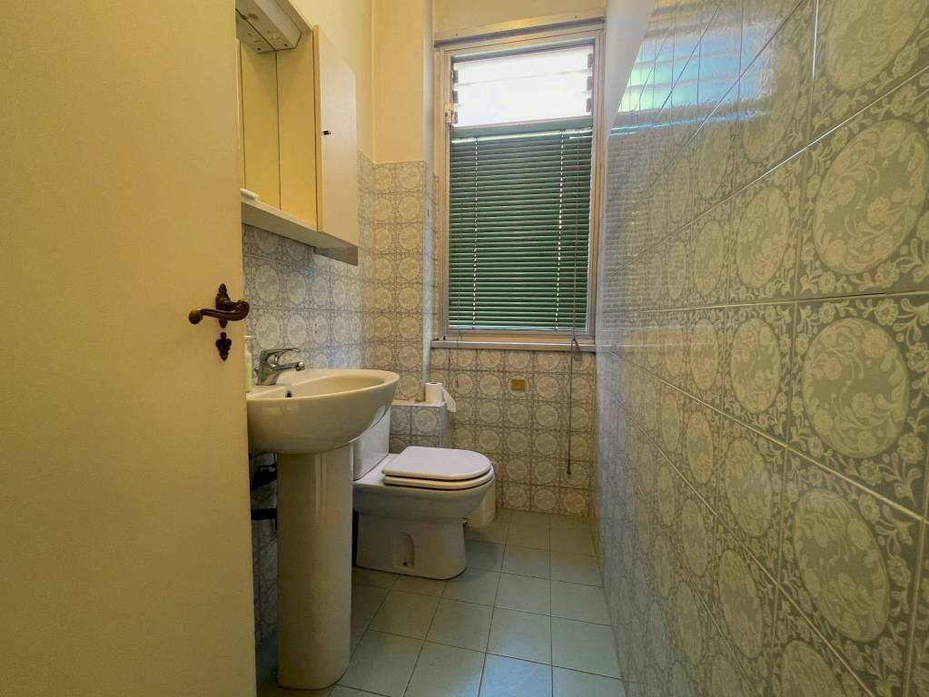 Bagno - Ufficio via Luigi Sada, Tortona - foto 3