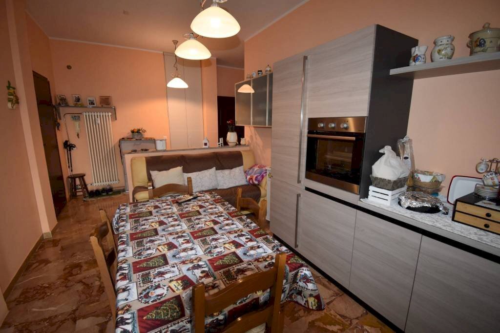 Cucina - Trilocale via Re Umberto, Montegrosso d'Asti - foto 2