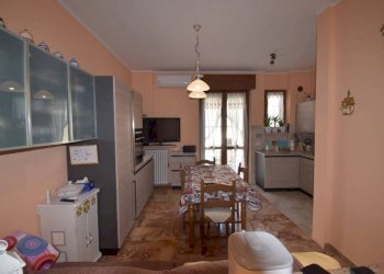 Salone - Trilocale via Re Umberto, Montegrosso d'Asti - foto 6