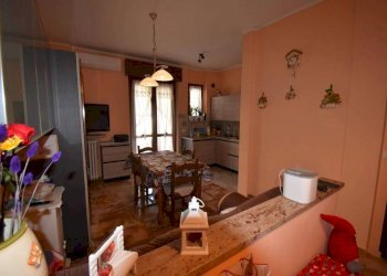 Salone - Trilocale via Re Umberto, Montegrosso d'Asti - foto 7