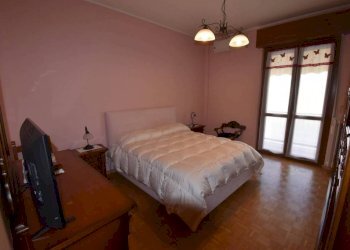Camera da letto - Trilocale via Re Umberto, Montegrosso d'Asti - foto 11