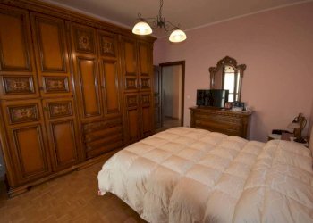 Camera da letto - Trilocale via Re Umberto, Montegrosso d'Asti - foto 12