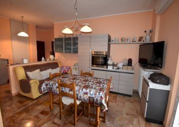 Cucina - Trilocale via Re Umberto, Montegrosso d'Asti - foto 1