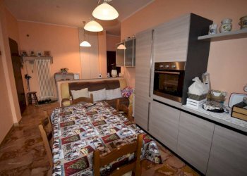 Cucina - Trilocale via Re Umberto, Montegrosso d'Asti - foto 2