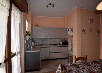 Cucina - Trilocale via Re Umberto, Montegrosso d'Asti - foto 4