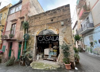 Foto 1 - Magazzino via trionfo
 
1, Carini - foto 1