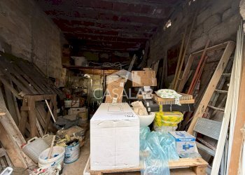 Foto 5 - Magazzino via trionfo
 
1, Carini - foto 5