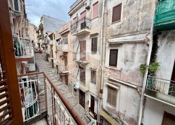 Foto 1 - Trilocale via firenze
 
18, Carini - foto 1