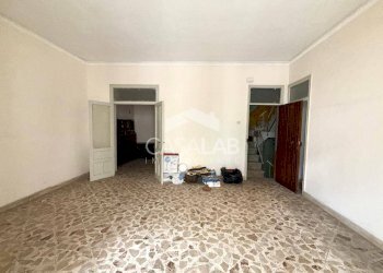 Foto 5 - Trilocale via firenze
 
18, Carini - foto 3