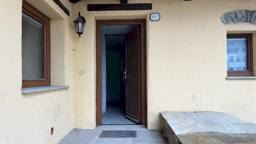 Facciata - Trilocale Località Capoluogo, 167, Charvensod - foto 2