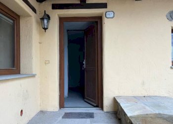 Facciata - Trilocale Località Capoluogo, 167, Charvensod - foto 2