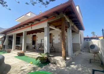 Facciata - Villa a Schiera via Torre Ulisse, Carini - foto 3