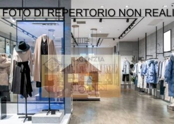 Interno non residenziale - Negozio viale Alessandro Guidoni, Firenze (zona Santa Maria Novella) - foto 12