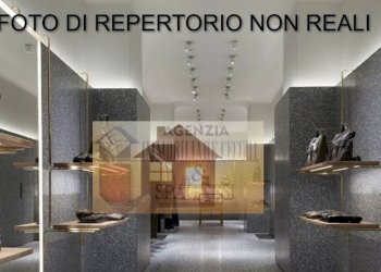 Interno palazzo - Negozio viale Alessandro Guidoni, Firenze (zona Santa Maria Novella) - foto 14